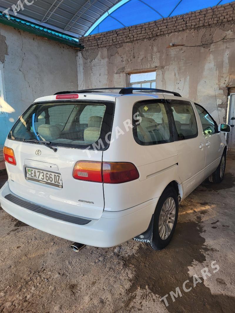 Toyota Sienna 1999 - 135 000 TMT - Кёнеургенч - img 9