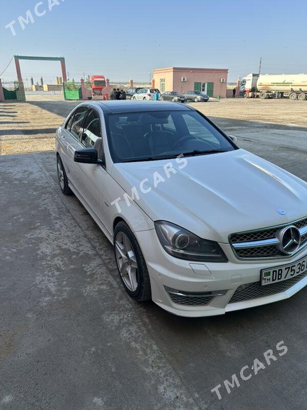 Mercedes-Benz C300 2010 - 240 000 TMT - Туркменабат - img 4