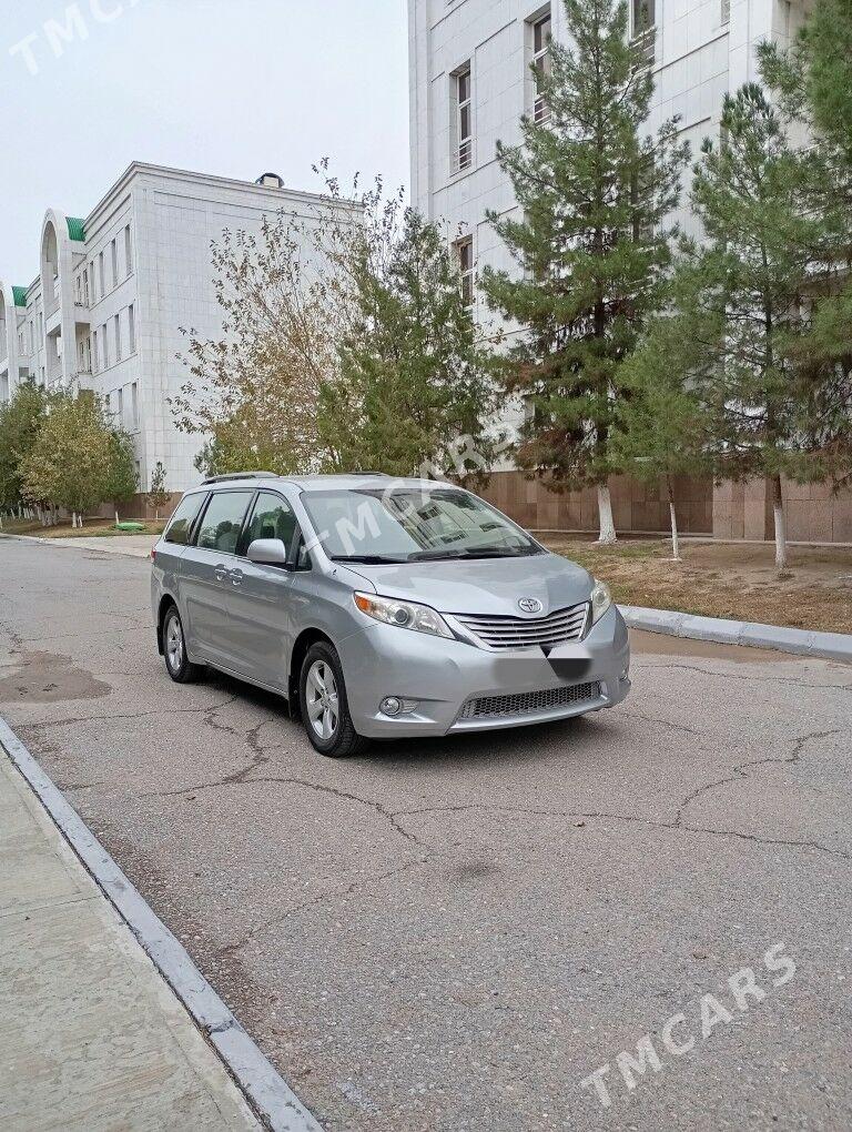 Toyota Sienna 2011 - 240 000 TMT - Aşgabat - img 4