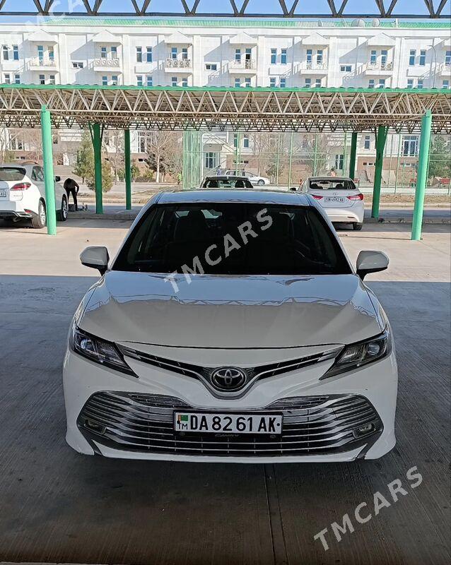 Toyota Camry 2019 - 290 000 TMT - Бузмеин - img 4