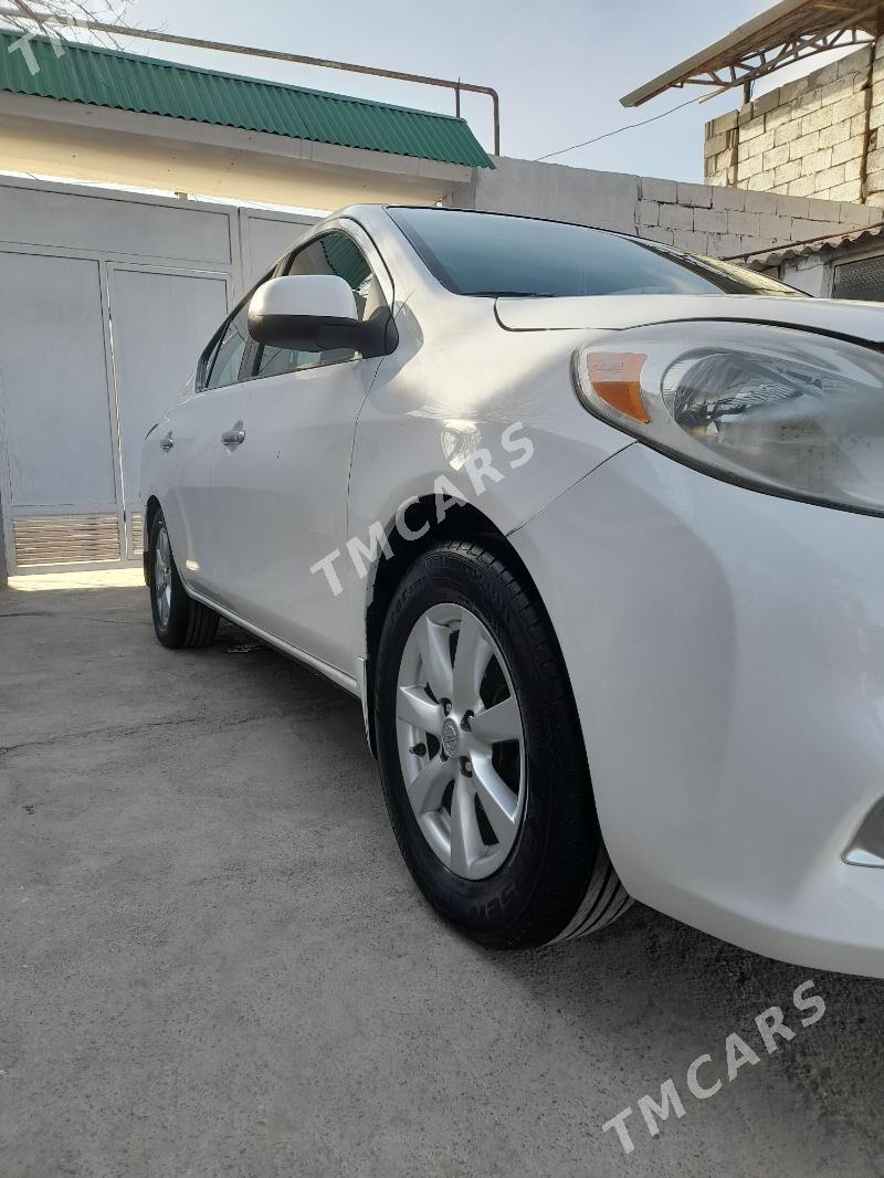 Nissan Versa 2011 - 117 000 TMT - Ашхабад - img 4