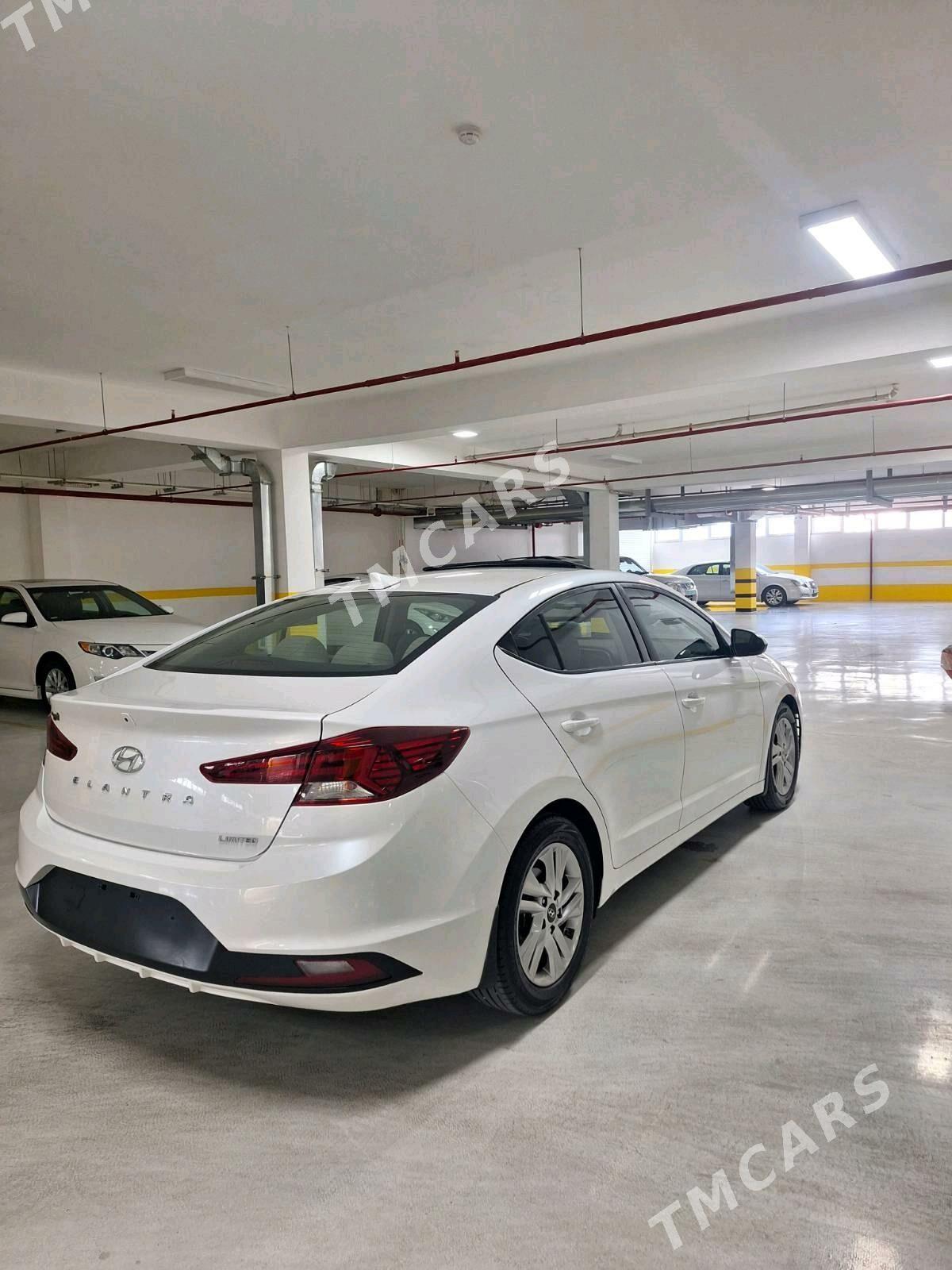 Hyundai Elantra 2019 - 190 000 TMT - Мир 2 - img 9