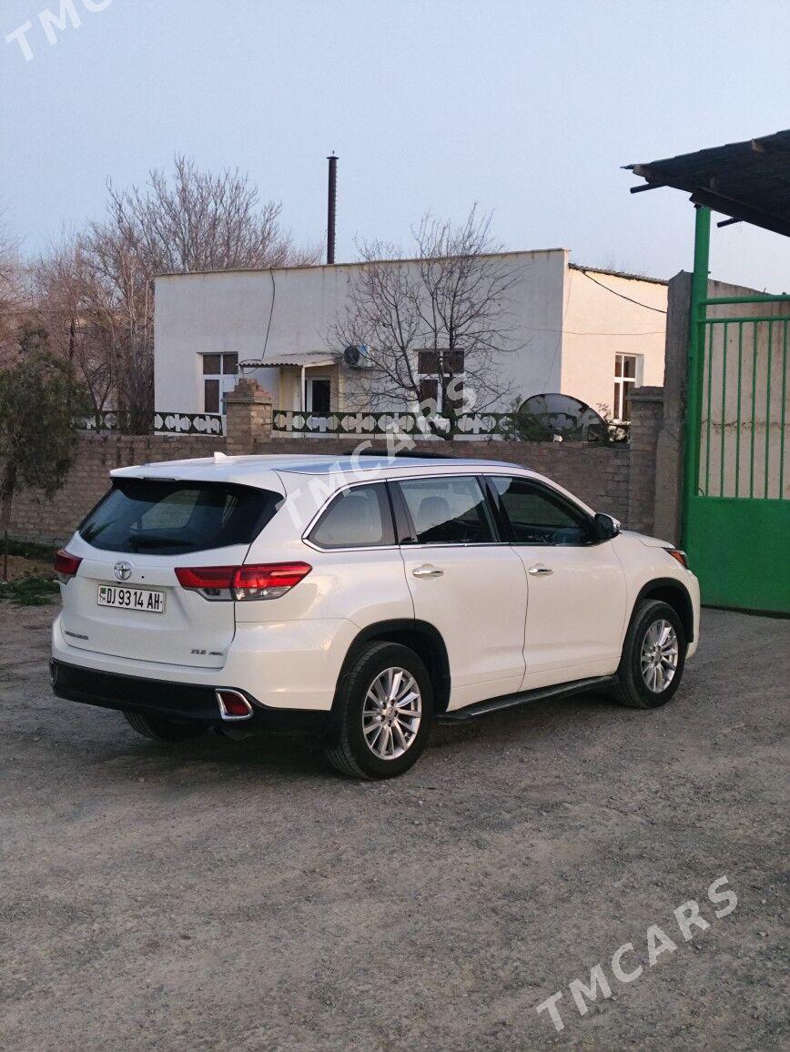 Toyota Highlander 2017 - 400 000 TMT - Анев - img 2