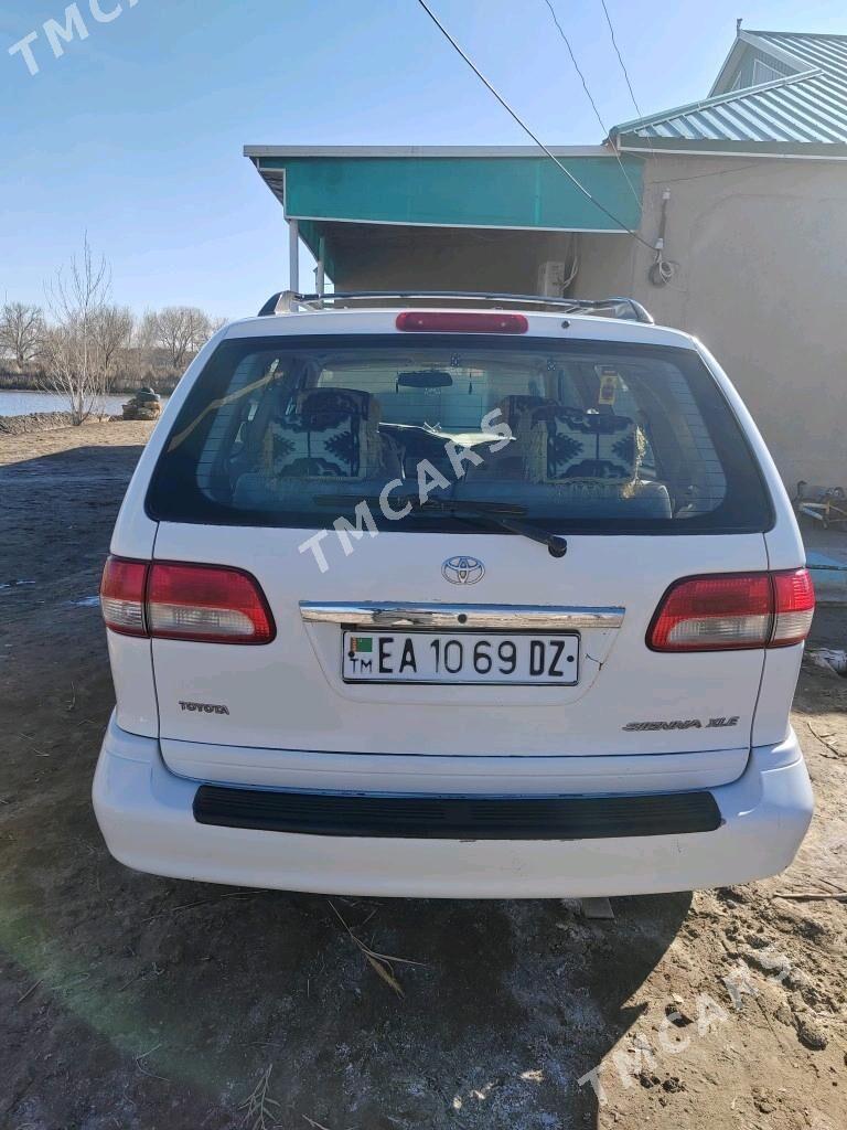 Toyota Sienna 2002 - 144 000 TMT - етр. Туркменбаши - img 9