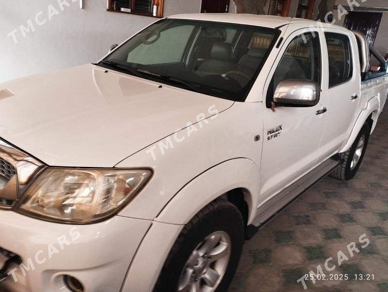 Toyota Hilux 2010 - 280 000 TMT - Türkmenabat - img 3