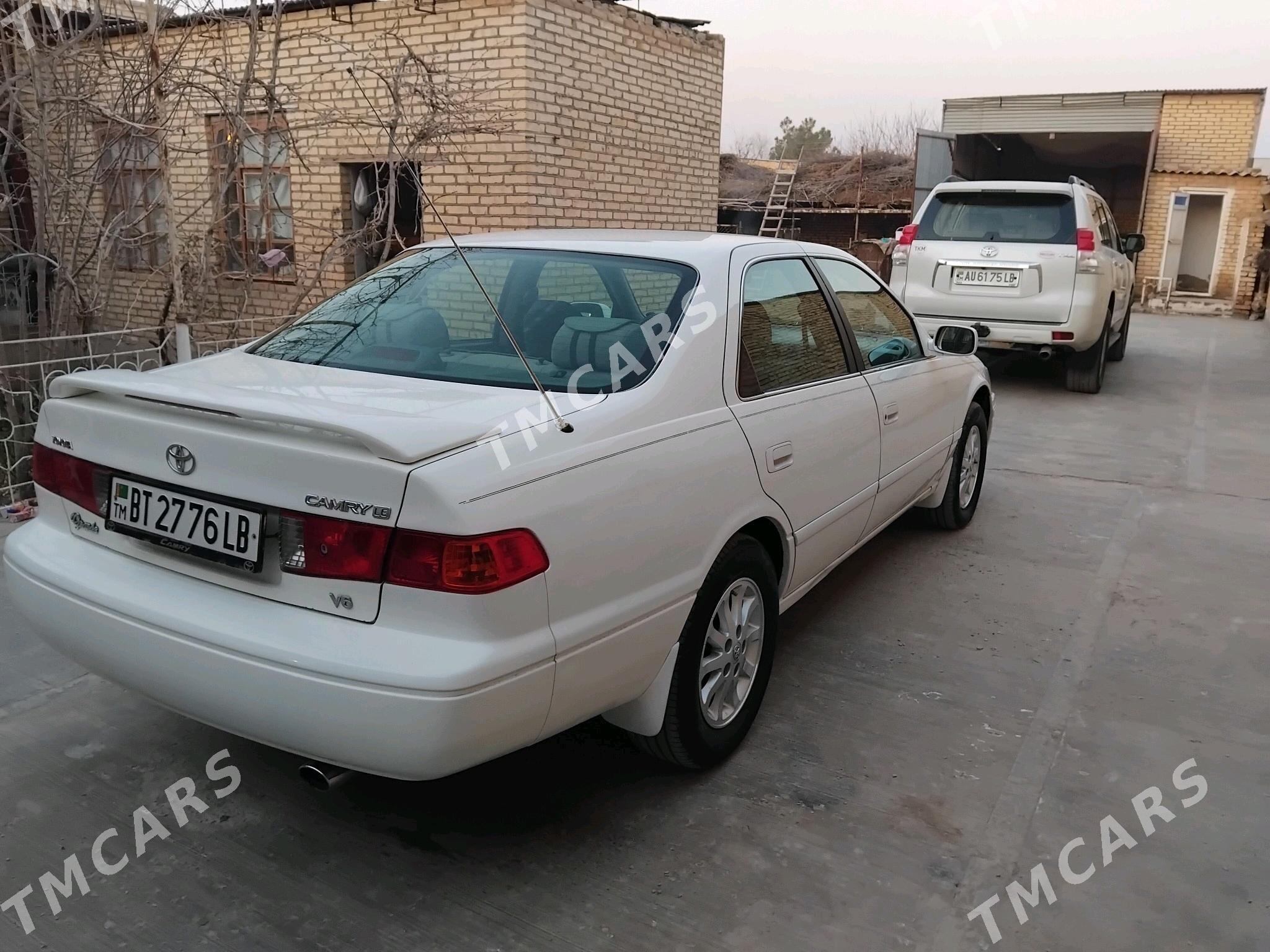 Toyota Camry 2000 - 152 000 TMT - Саят - img 3