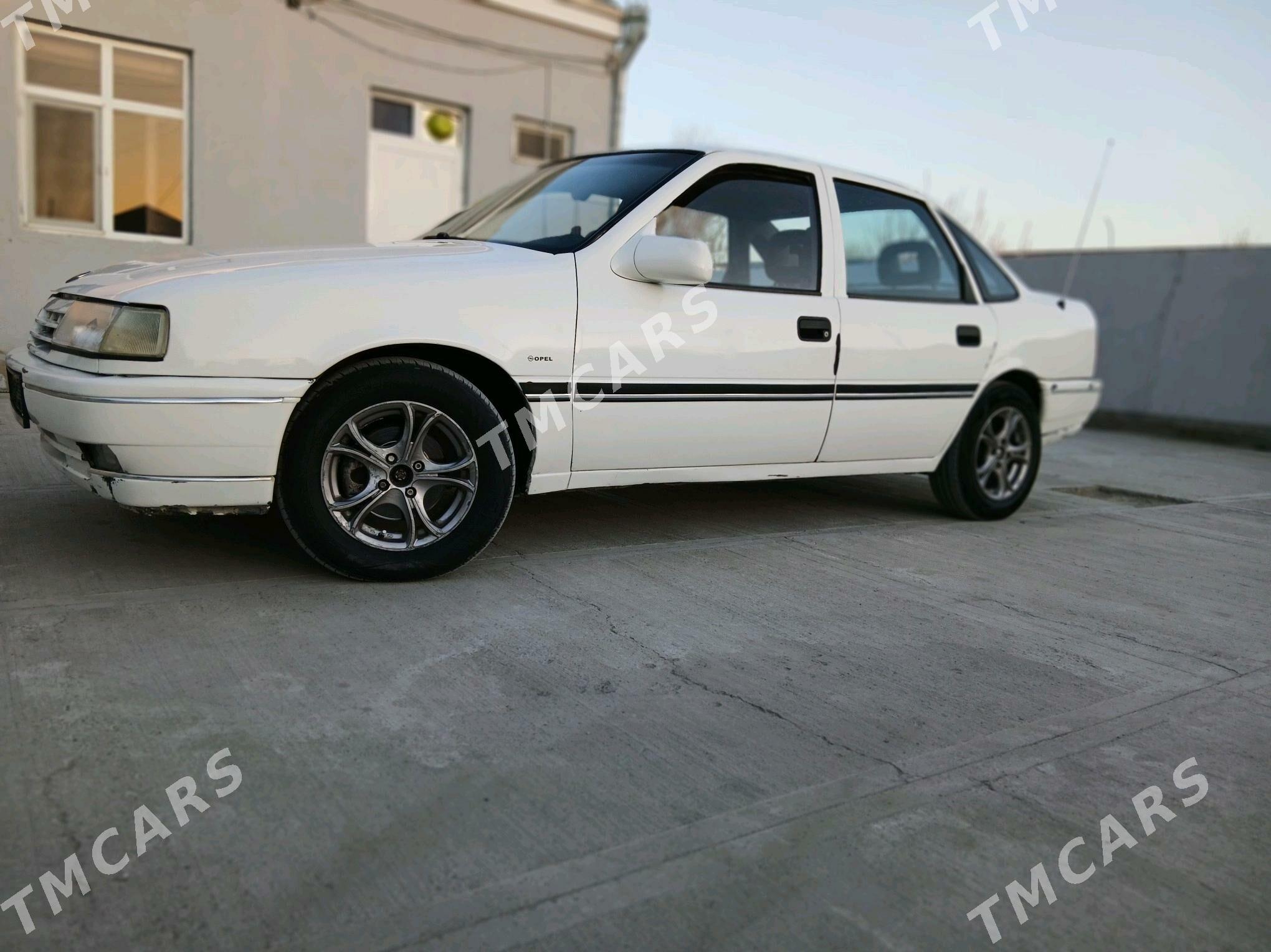 Opel Vectra 1990 - 26 000 TMT - Бахарден - img 6