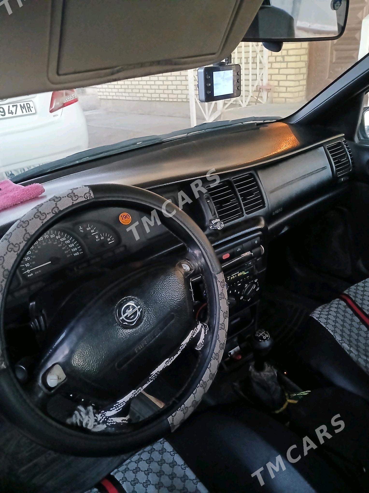 Opel Vectra 1998 - 44 000 TMT - Мары - img 3