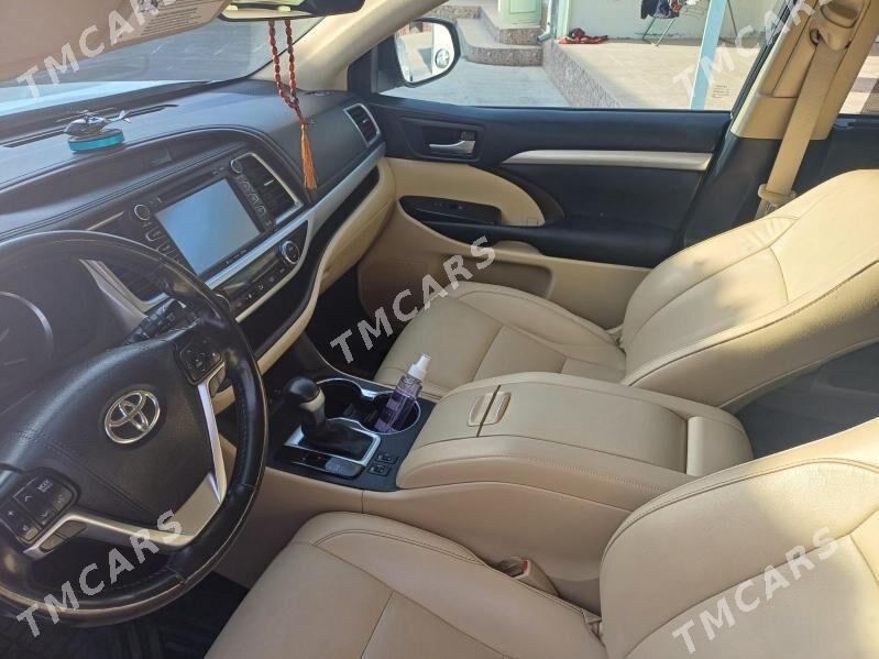 Toyota Highlander 2019 - 385 000 TMT - Бахарден - img 4