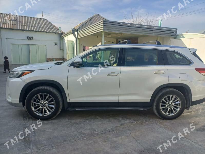 Toyota Highlander 2019 - 385 000 TMT - Бахарден - img 3