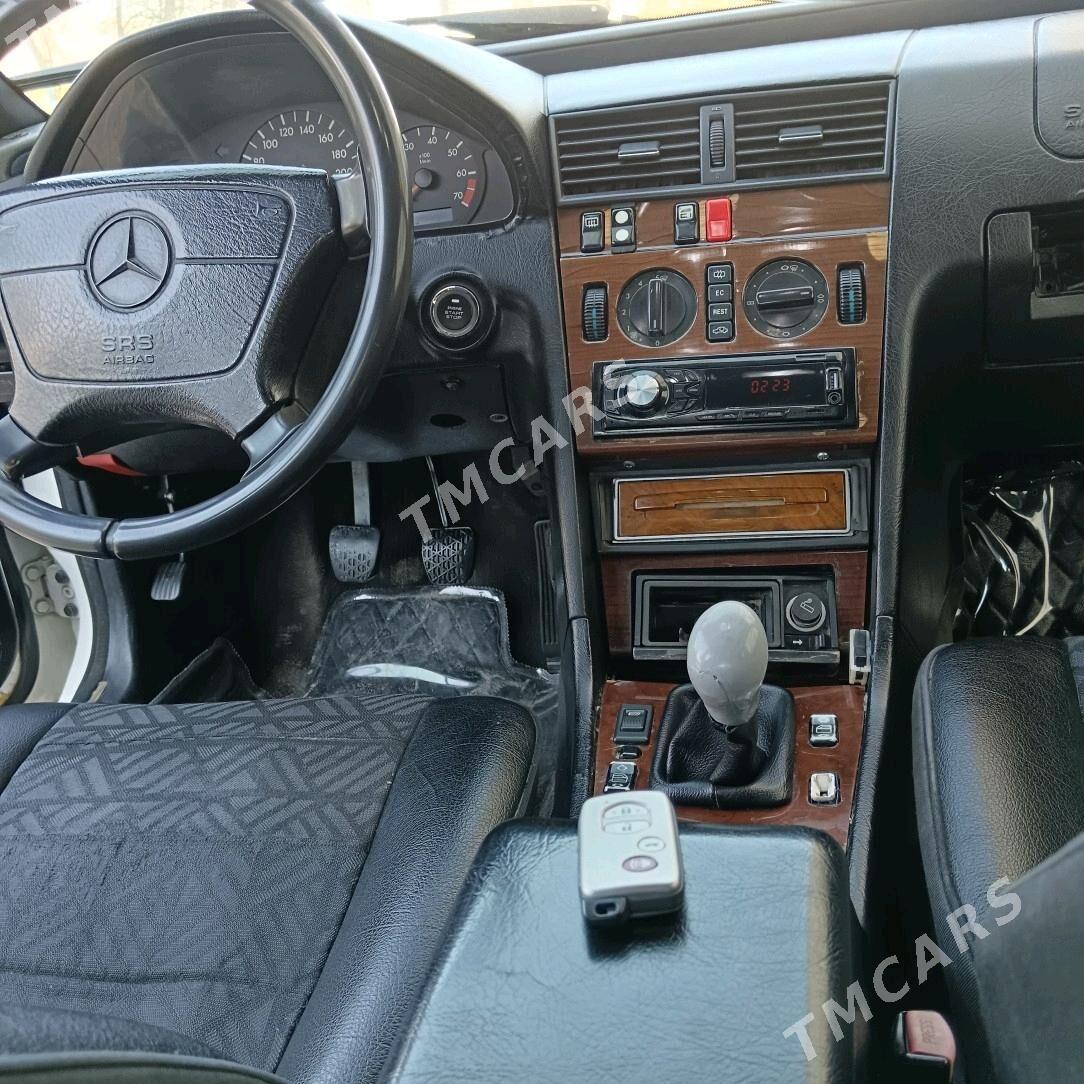 Mercedes-Benz 230E 1994 - 45 000 TMT - Balkanabat - img 5