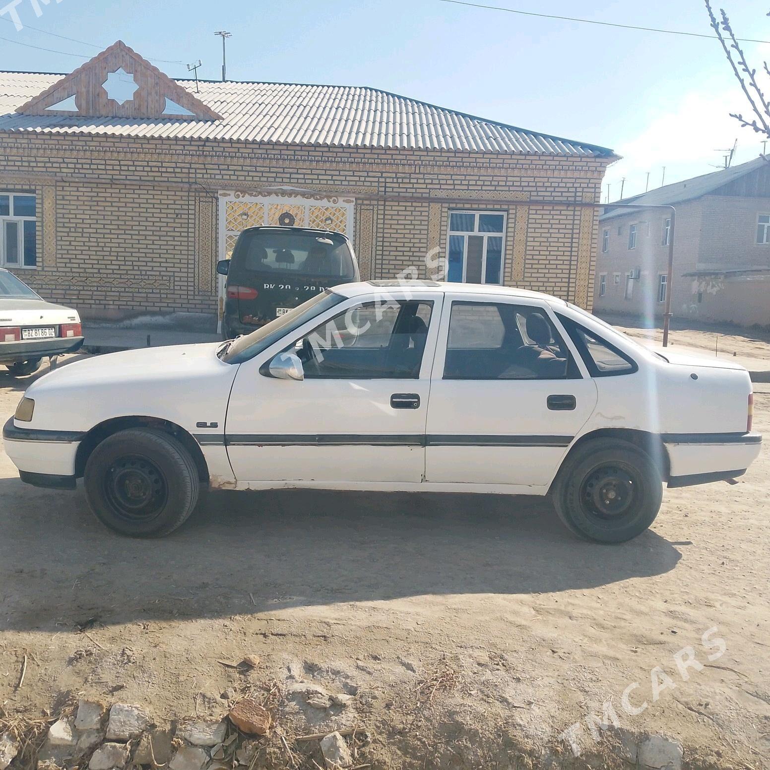 Opel Vectra 1990 - 23 000 TMT - Болдумсаз - img 2