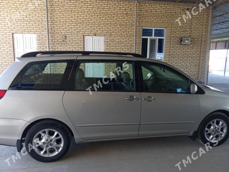 Toyota Sienna 2004 - 250 000 TMT - Мургап - img 3