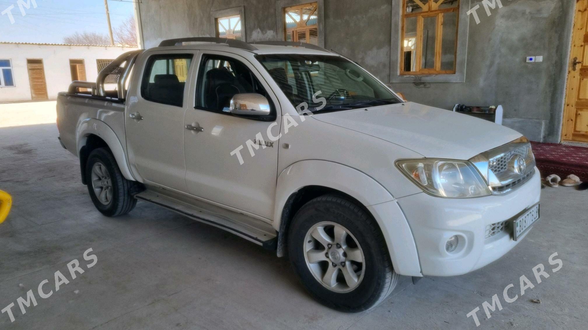 Toyota Hilux 2010 - 220 000 TMT - Саят - img 6