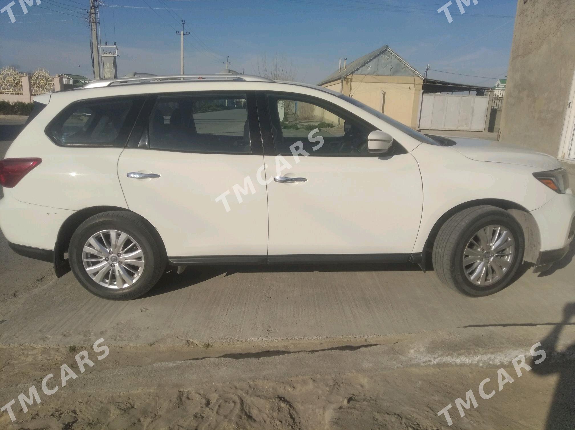 Nissan Pathfinder 2019 - 290 000 TMT - Бузмеин - img 1