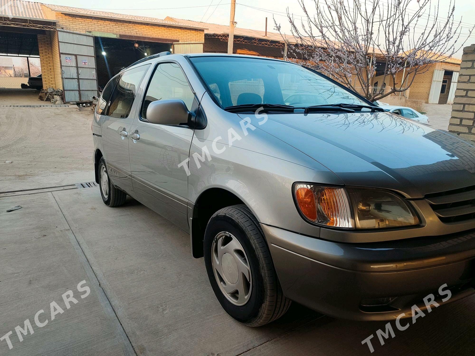 Toyota Sienna 2002 - 165 000 TMT - Халач - img 2