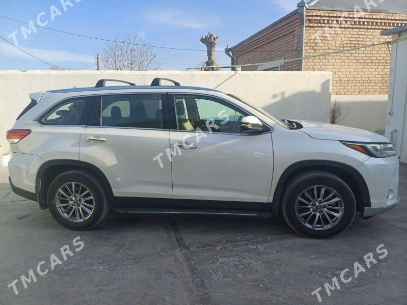 Toyota Highlander 2019 - 385 000 TMT - Bäherden - img 4