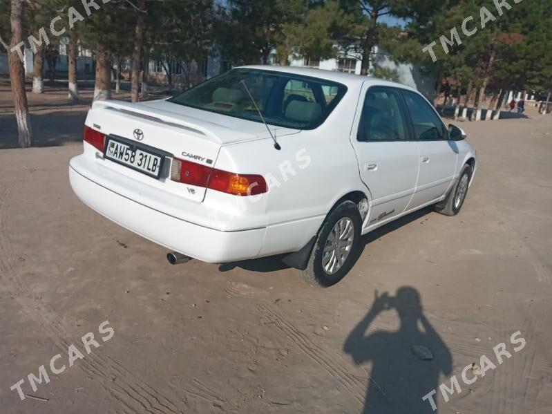 Toyota Camry 2000 - 130 000 TMT - Halaç - img 2