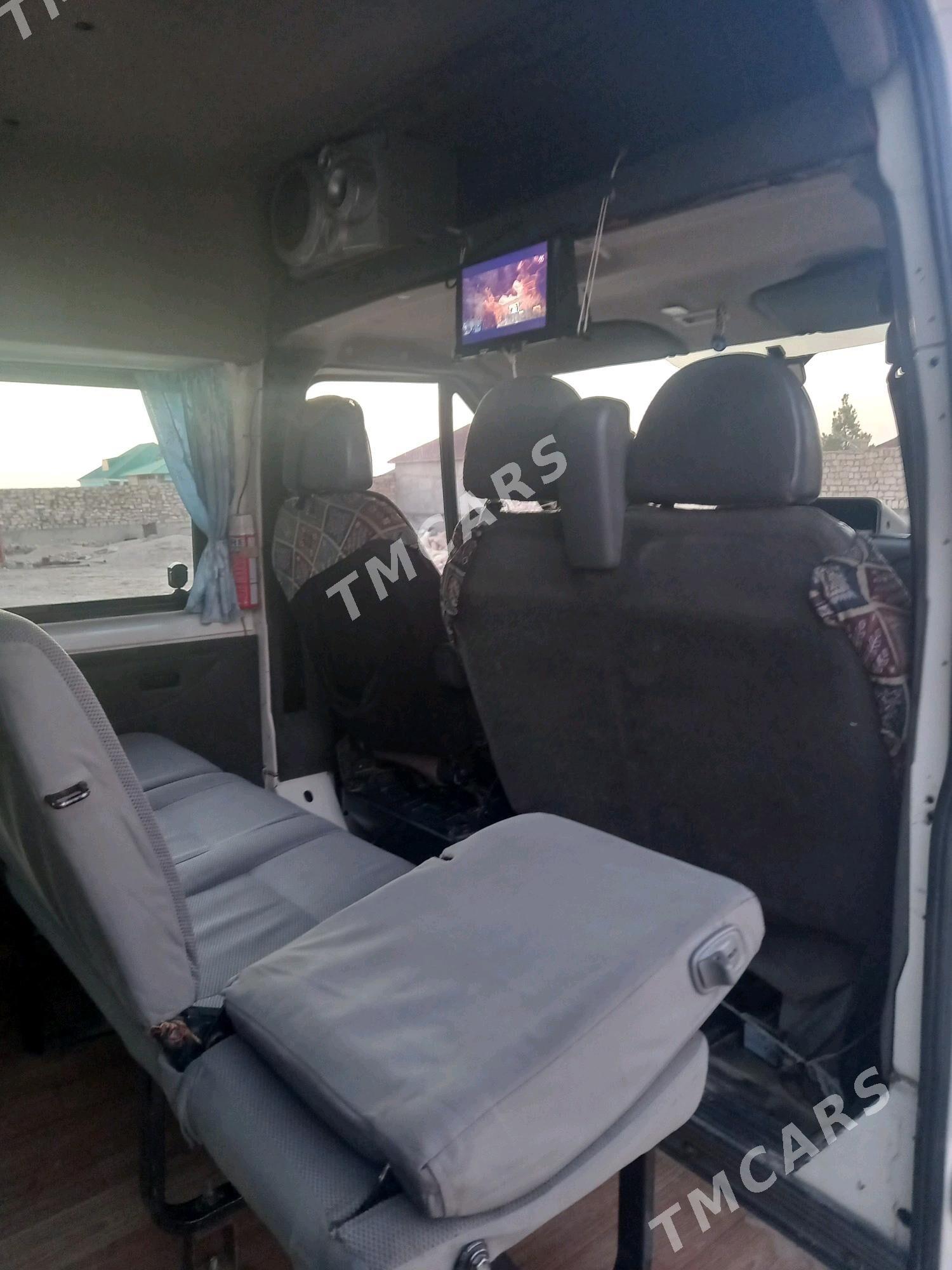 Toyota Hiace 2002 - 100 000 TMT - Балканабат - img 4