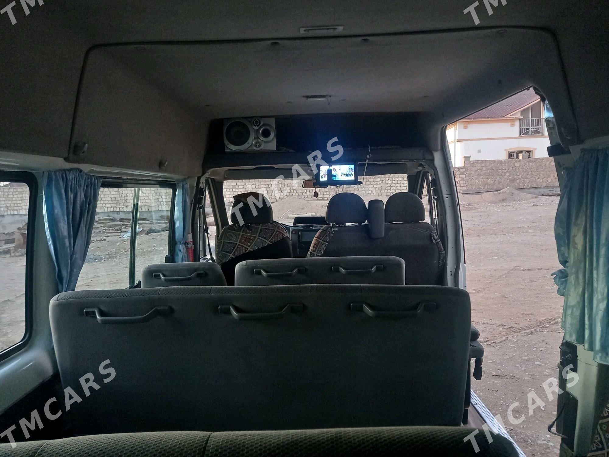 Toyota Hiace 2002 - 100 000 TMT - Балканабат - img 5