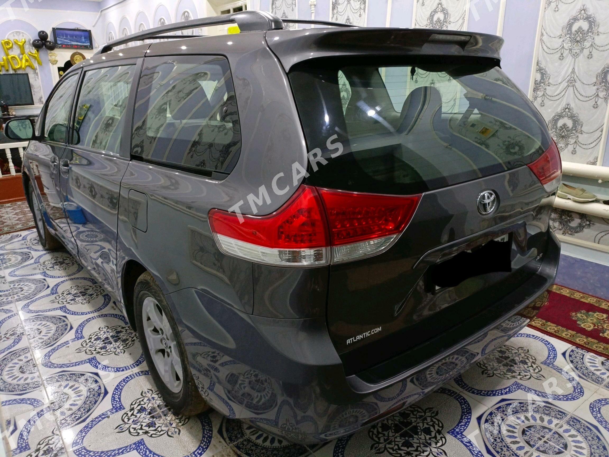 Toyota Sienna 2011 - 255 000 TMT - Köneürgenç - img 7