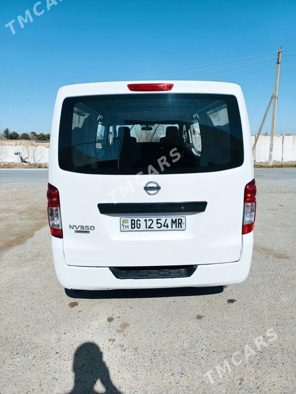 Nissan Urvan 2014 - 260 000 TMT - Wekilbazar - img 6