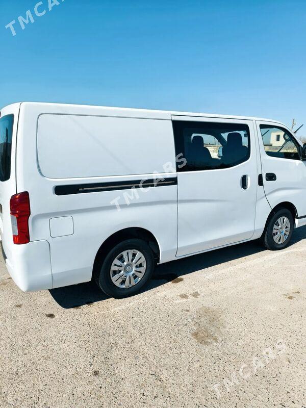 Nissan Urvan 2014 - 260 000 TMT - Wekilbazar - img 2