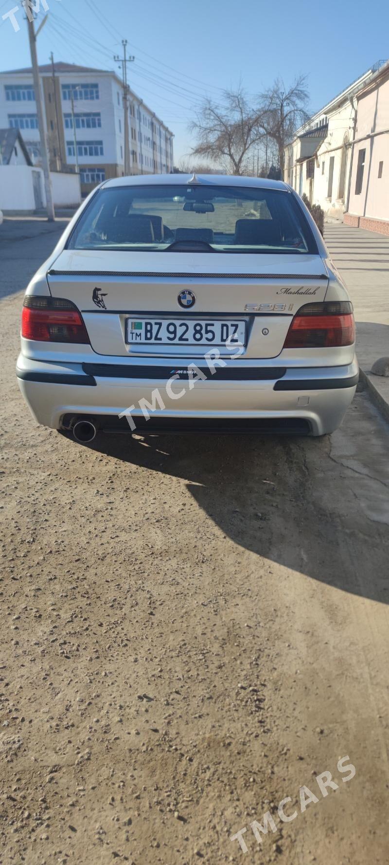 BMW E39 1999 - 90 000 TMT - Дашогуз - img 4