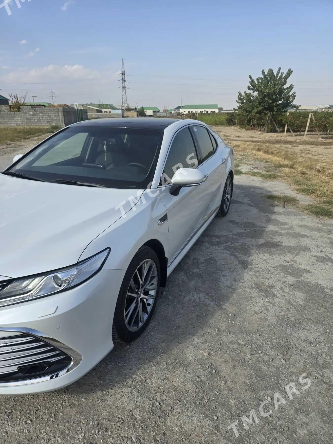 Toyota Camry 2022 - 680 000 TMT - Бузмеин - img 4