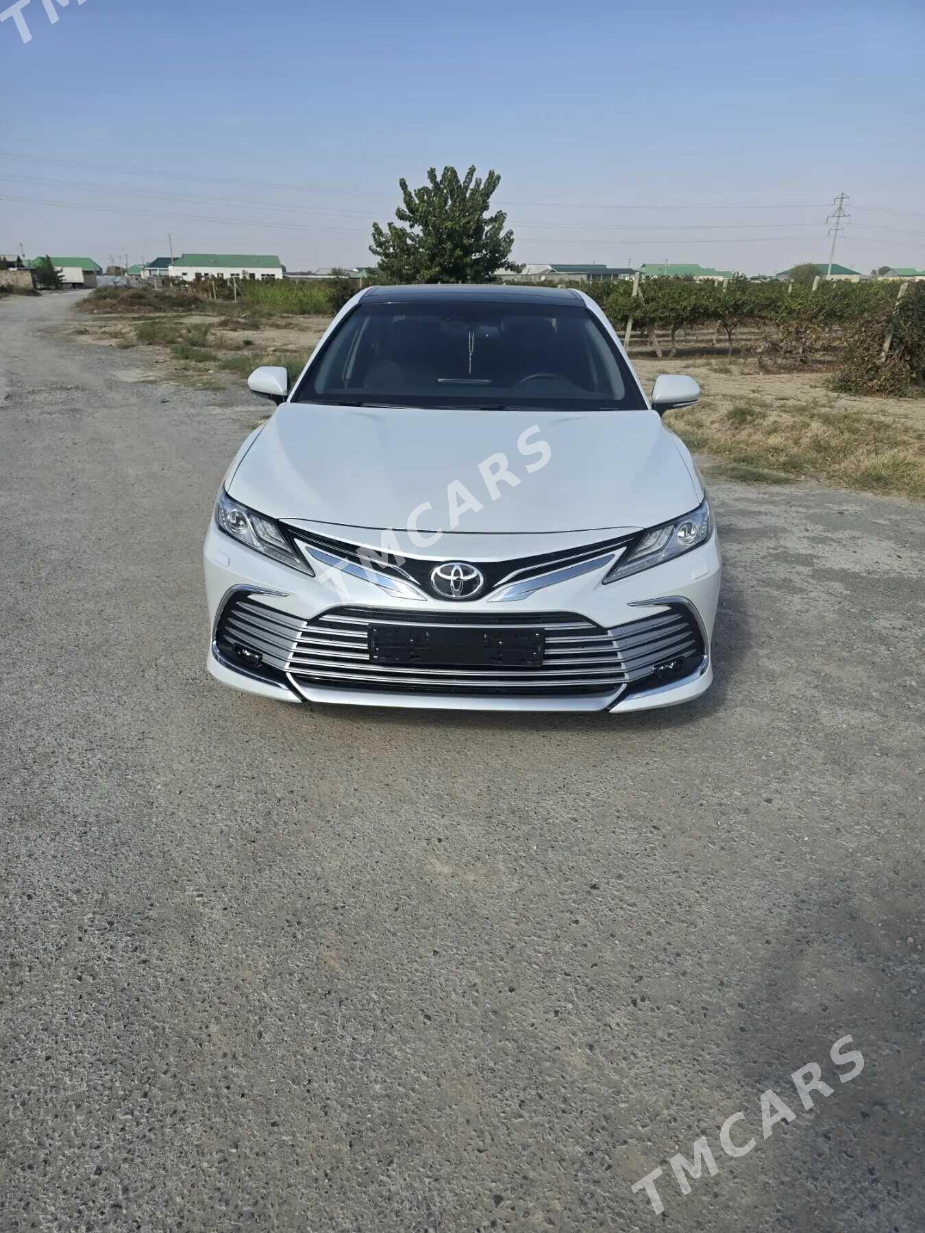 Toyota Camry 2022 - 680 000 TMT - Бузмеин - img 3