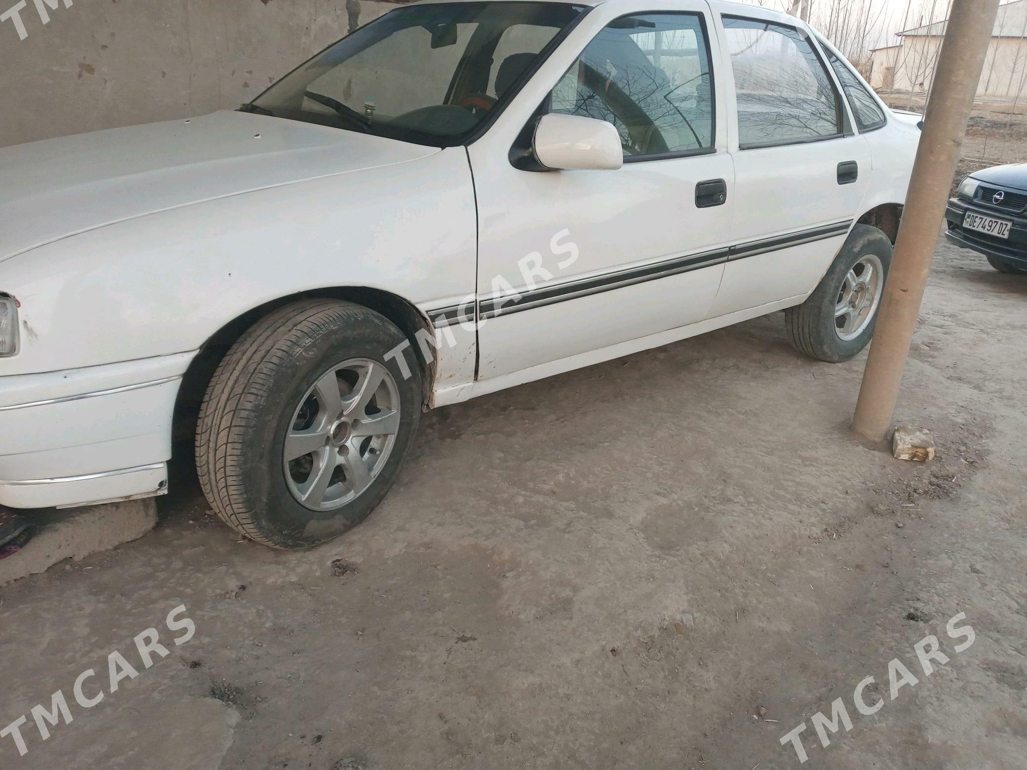 Opel Vectra 1990 - 30 000 TMT - Губадаг - img 2