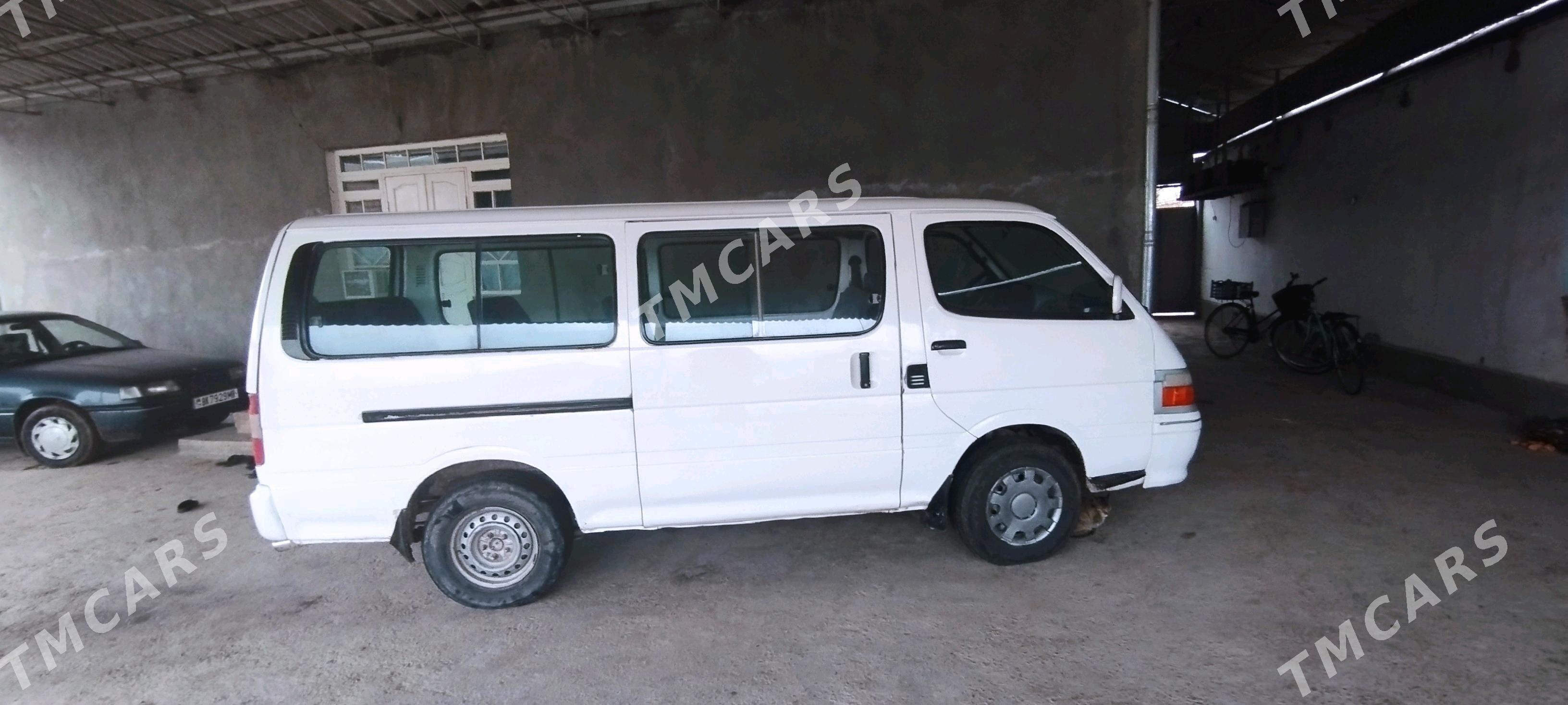 Toyota Hiace 2001 - 115 000 TMT - Мургап - img 5