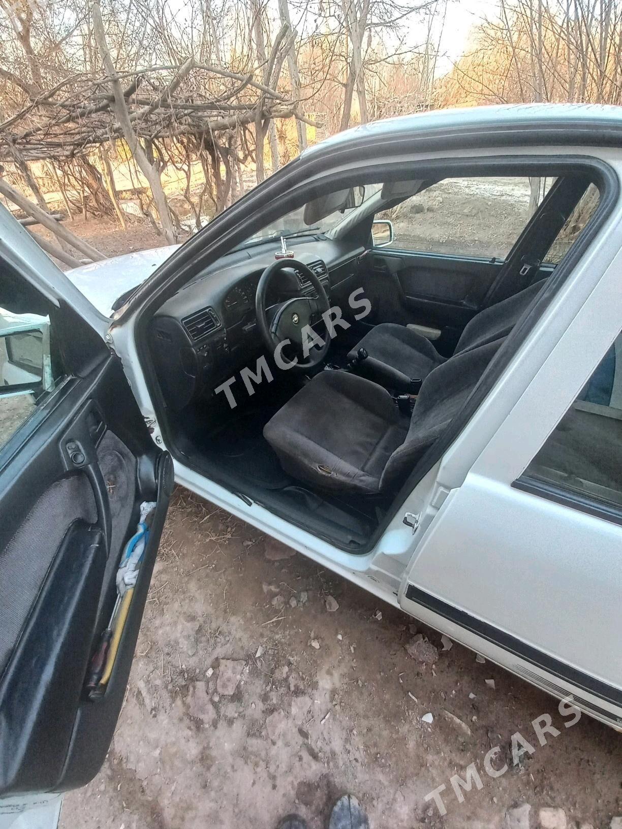 Opel Vectra 1992 - 32 000 TMT - Гурбансолтан Едже - img 4