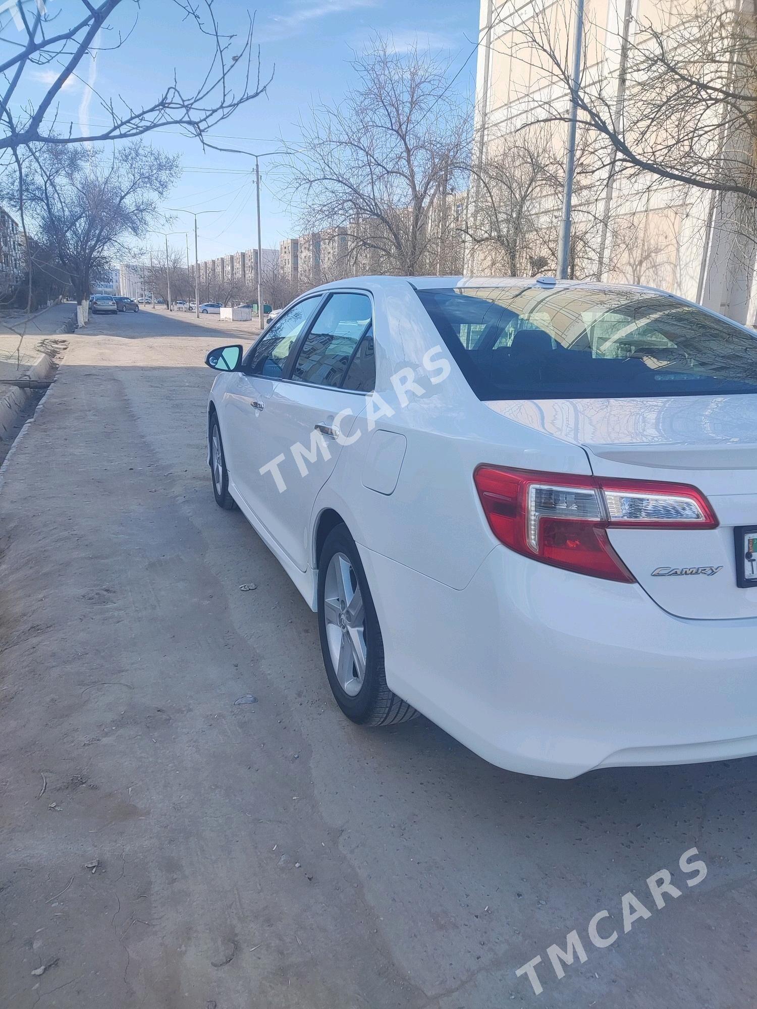 Toyota Camry 2012 - 160 000 TMT - Дашогуз - img 6