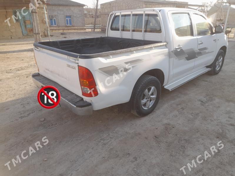 Toyota Hilux 2010 - 215 000 TMT - Этрек - img 7