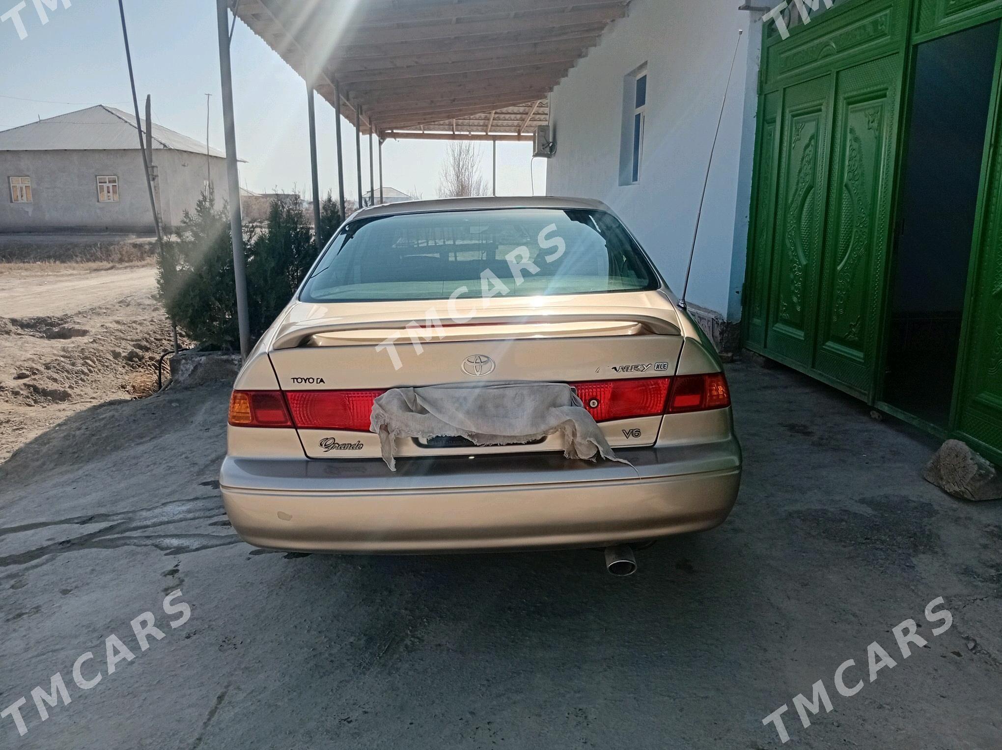 Toyota Camry 2001 - 140 000 TMT - Дашогуз - img 10