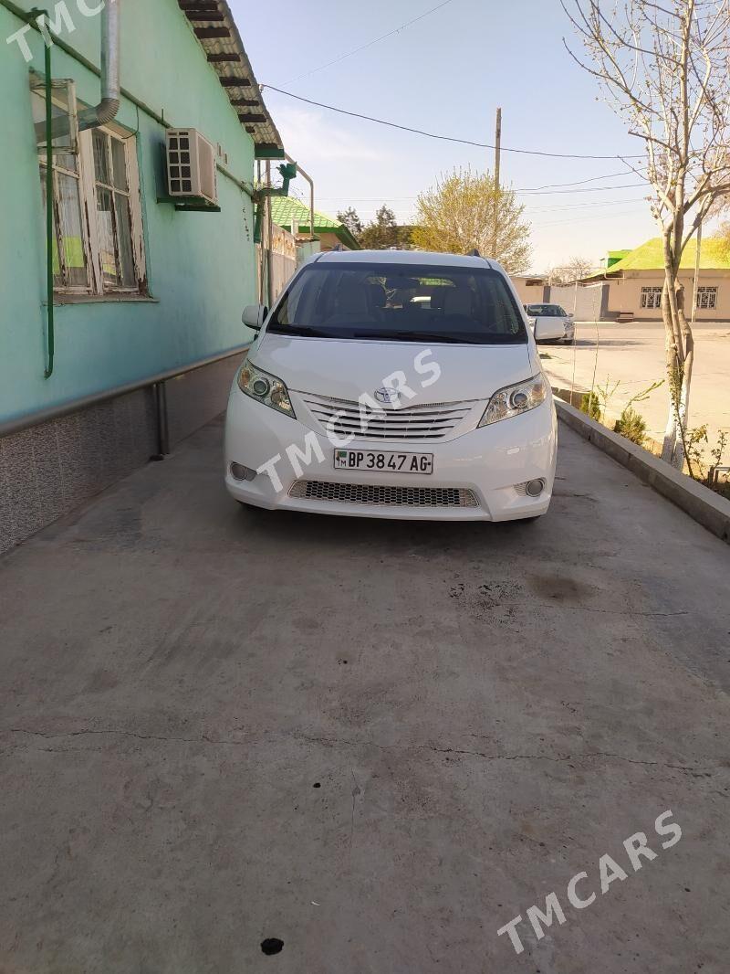 Toyota Sienna 2011 - 270 000 TMT - Aşgabat - img 2