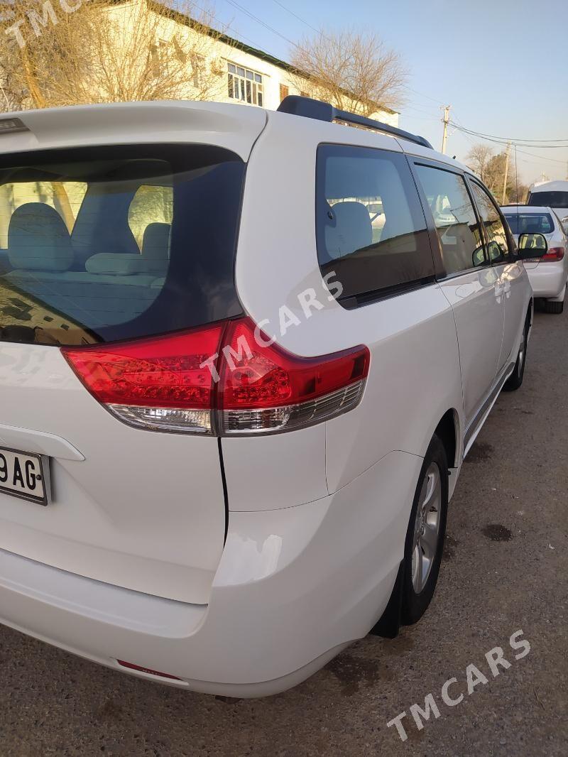 Toyota Sienna 2011 - 270 000 TMT - Aşgabat - img 7