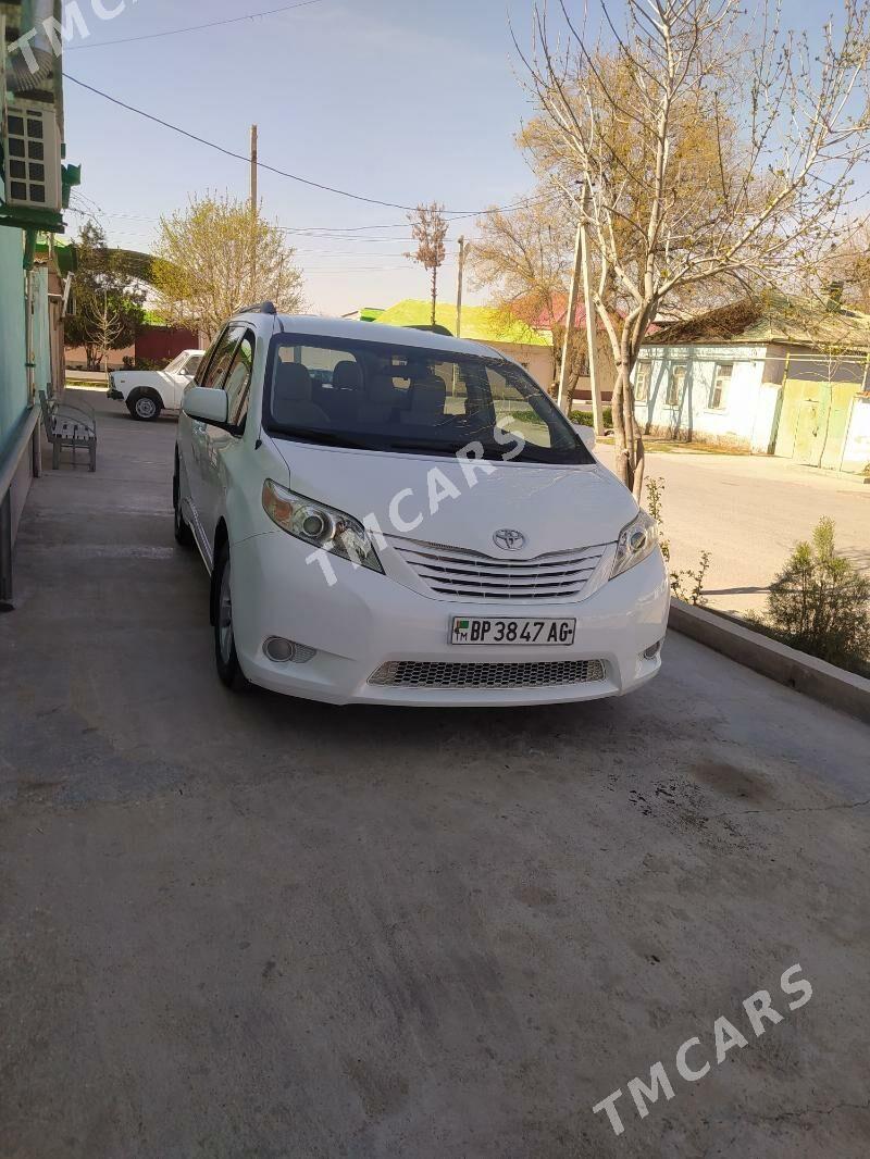 Toyota Sienna 2011 - 270 000 TMT - Aşgabat - img 6