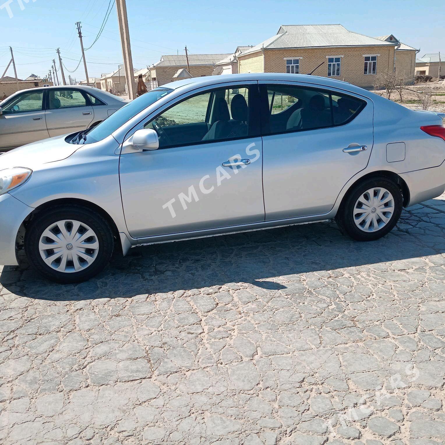 Nissan Versa 2012 - 79 000 TMT - Сакарчага - img 4