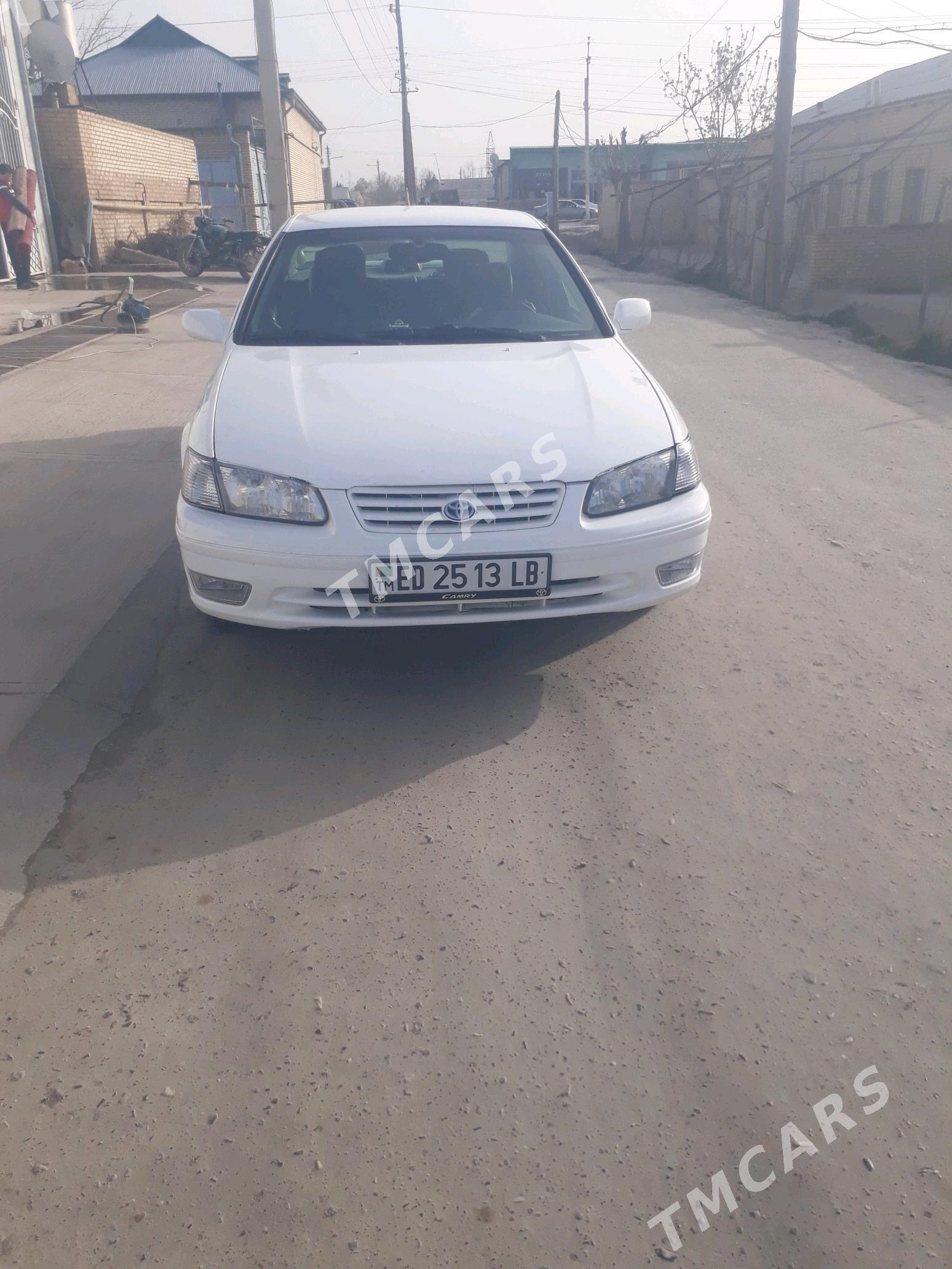 Toyota Camry 2001 - 135 000 TMT - Halaç - img 2