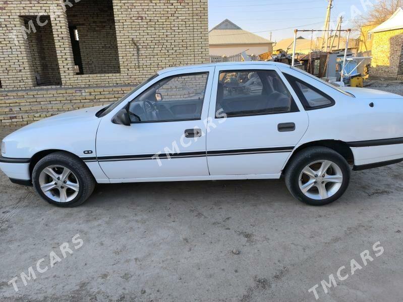 Opel Vectra 1990 - 28 000 TMT - Мары - img 2