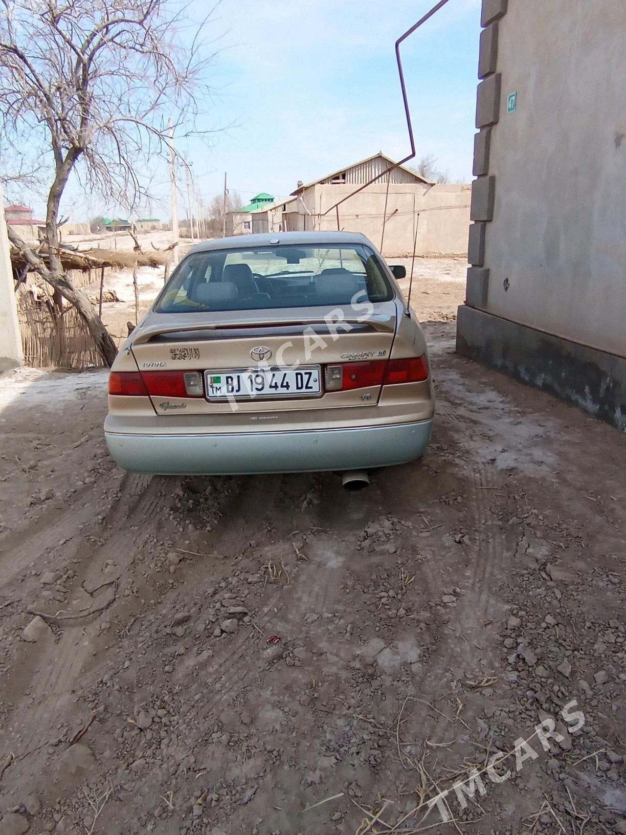 Toyota Camry 2002 - 155 000 TMT - Гурбансолтан Едже - img 3