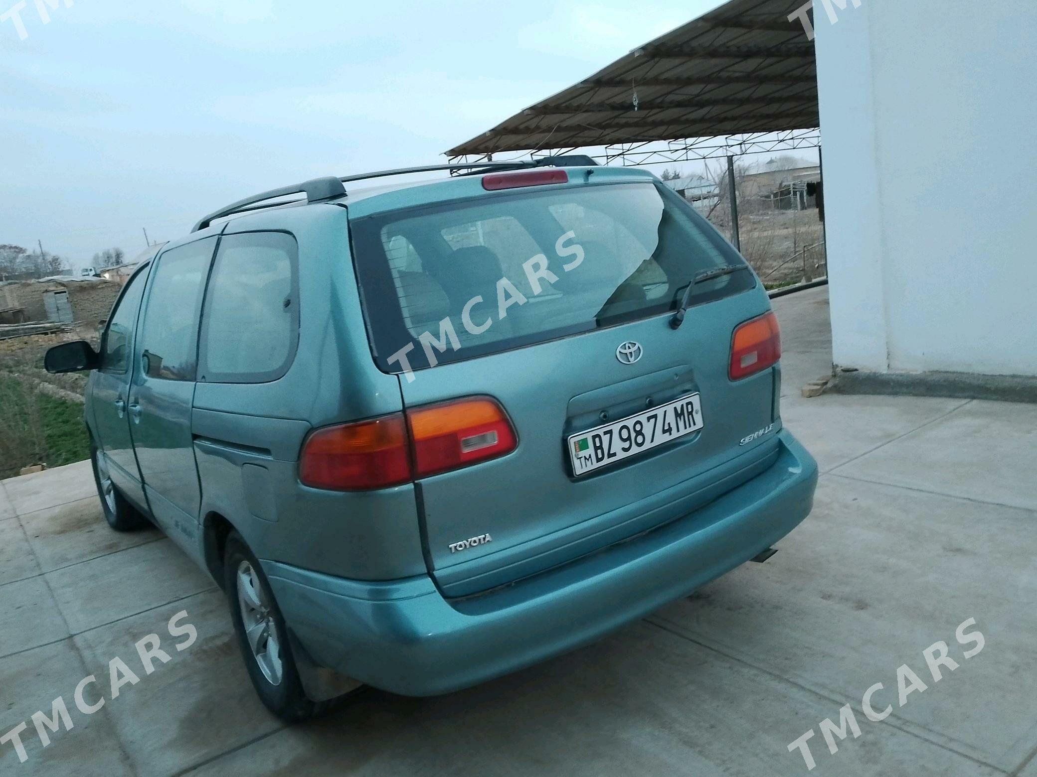 Toyota Sienna 2000 - 125 000 TMT - Ёлётен - img 4