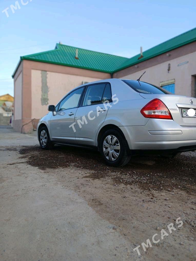 Nissan Versa 2010 - 117 000 TMT - Ашхабад - img 4