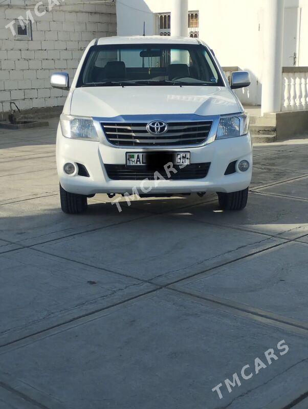 Toyota Hilux 2010 - 225 000 TMT - Балканабат - img 3