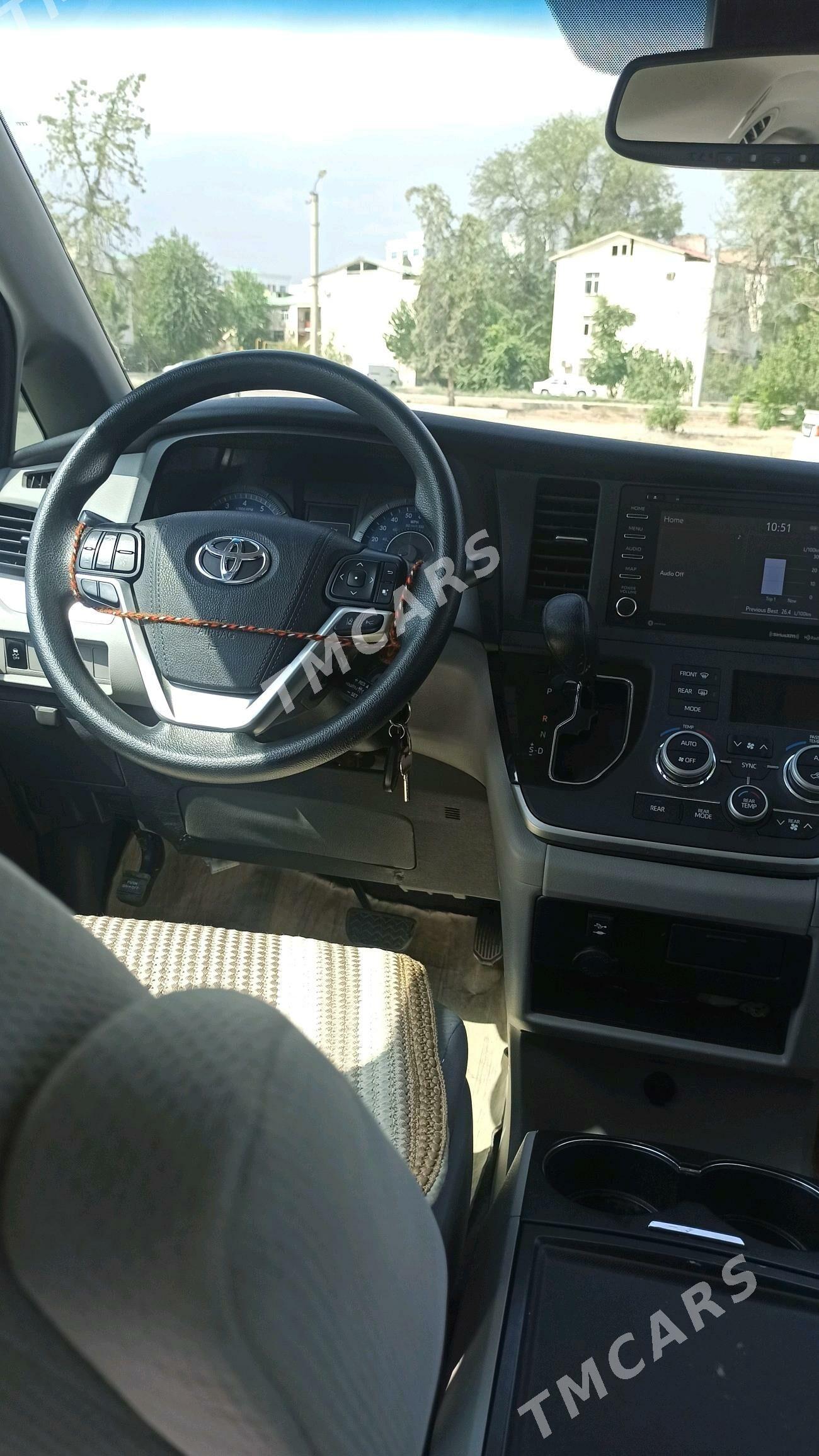 Toyota Sienna 2019 - 350 000 TMT - Aşgabat - img 5