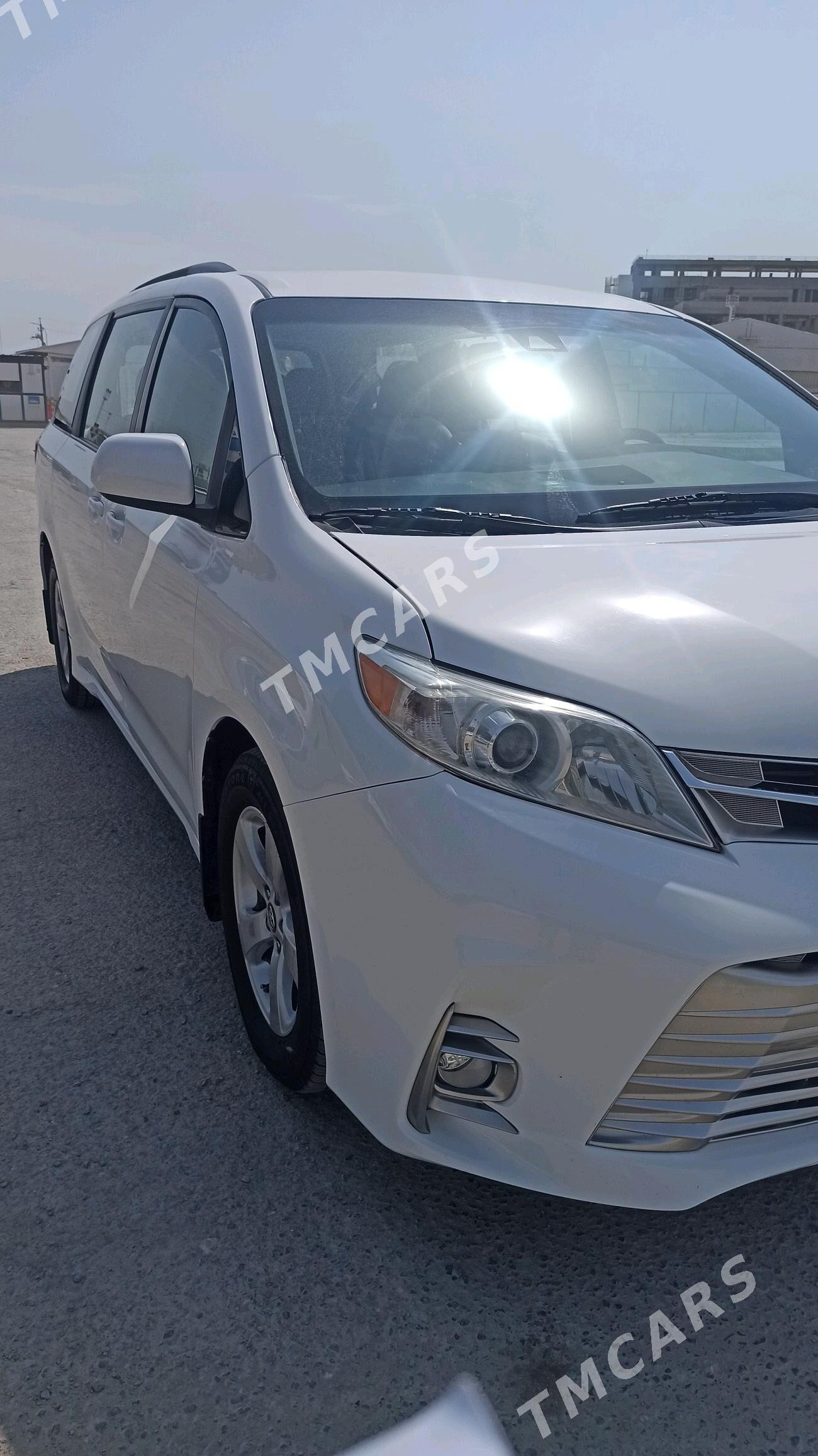 Toyota Sienna 2019 - 350 000 TMT - Aşgabat - img 4