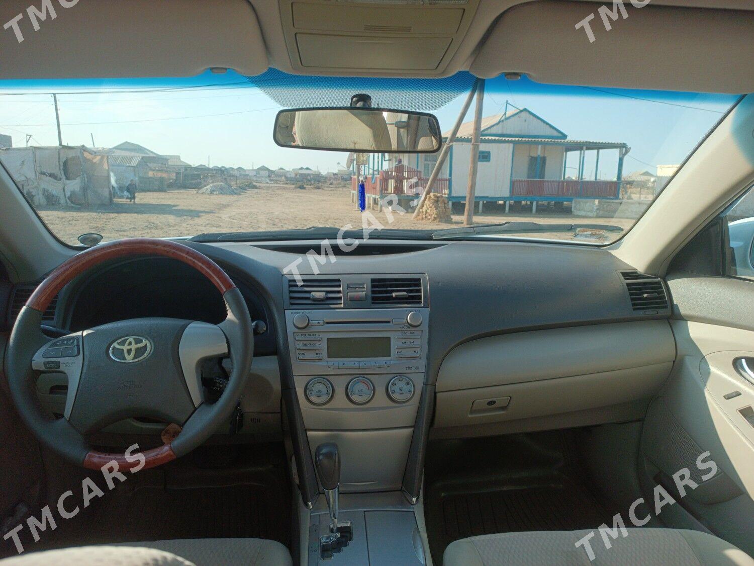 Toyota Camry 2010 - 170 000 TMT - Эсенгулы - img 4