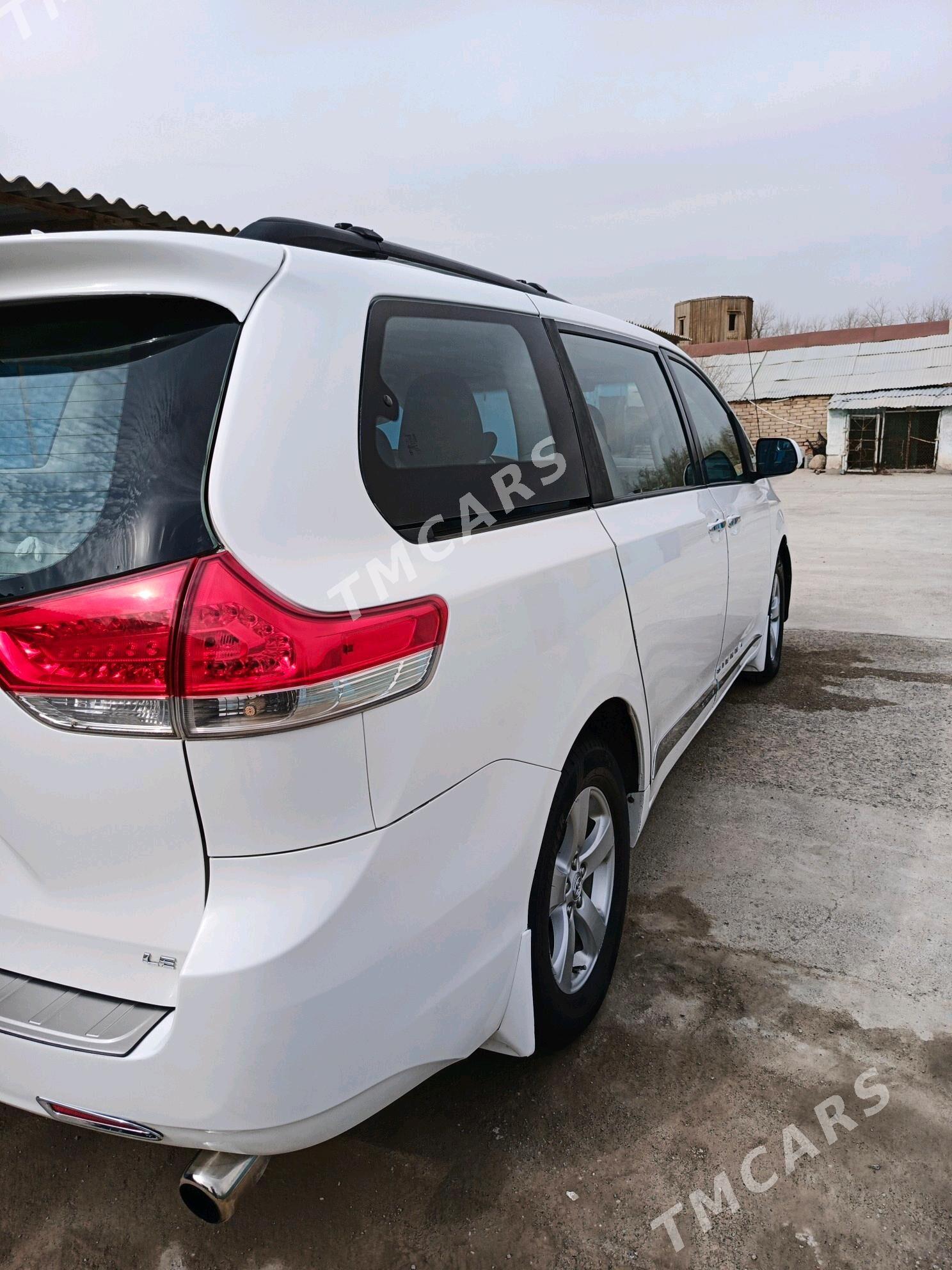 Toyota Sienna 2012 - 260 000 TMT - Кака - img 7